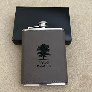 Woodway Golf Club Leatherette Flask New Canaan Connecticut